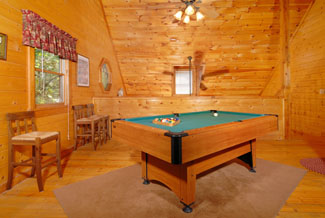 Pigeon Forge Cabin that features a pool table